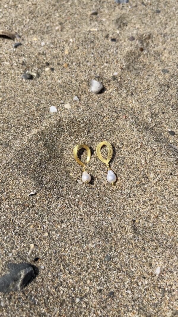Dangle Oval Pearl Earrings - Image 3