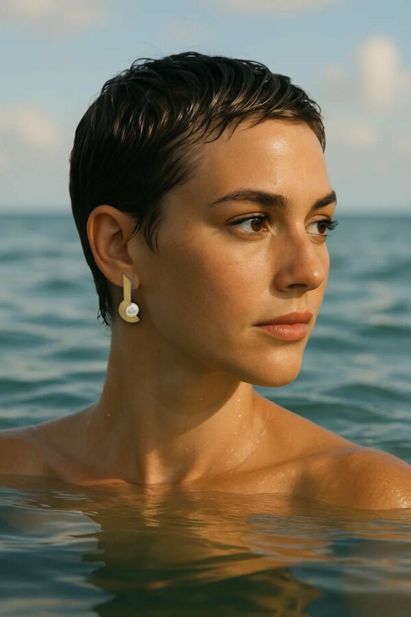 Amphitheatre pearl earrings - Image 4