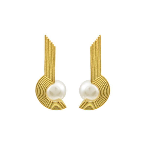 Amphitheatre pearl earrings