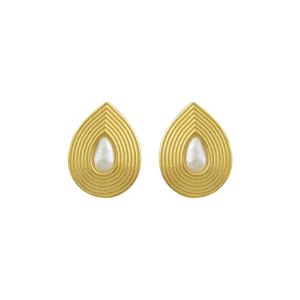 Oval small pearl earrings